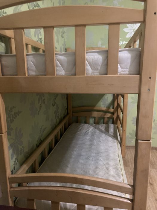 Двох поверхове ліжко