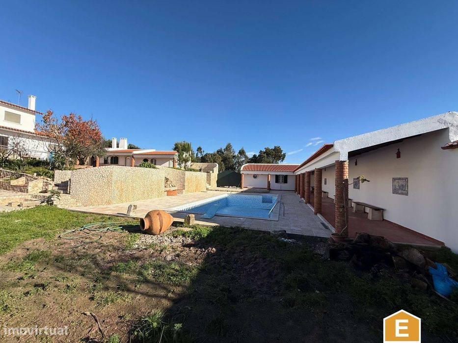 Moradia individual com anexos, piscina, armazéns e terreno - Landal