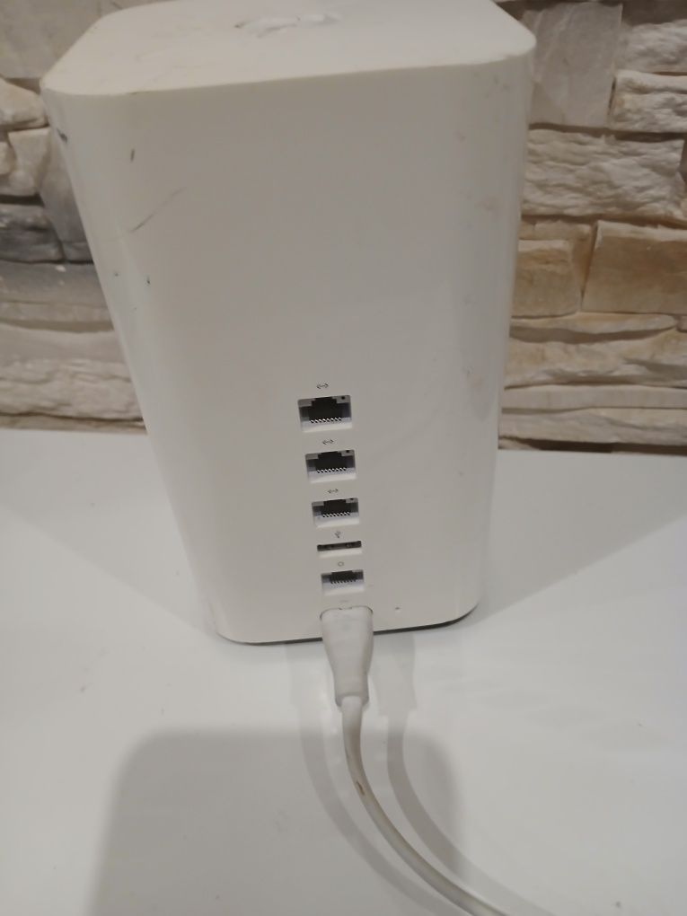 Apple     router