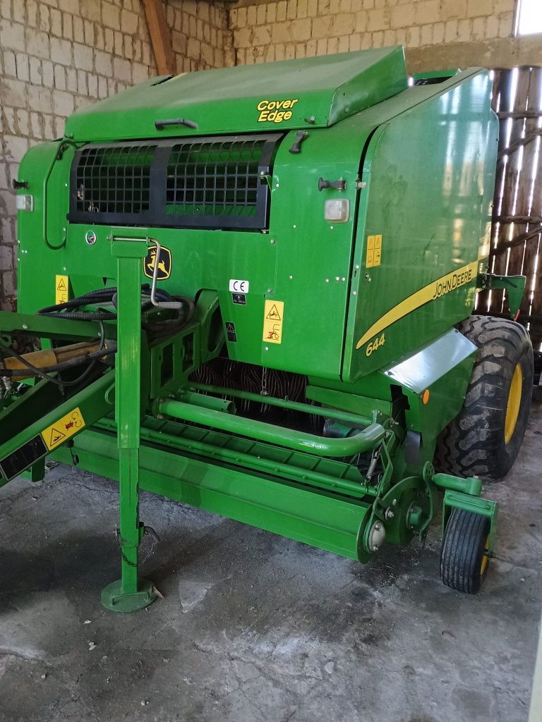 Prasa rolująca John deere 644