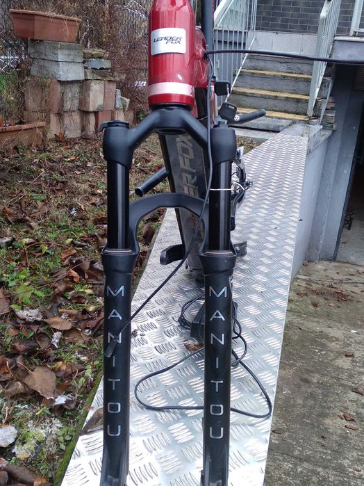 Rama, silnik, bateria i dodatki. Do złożenia roweru niewiele brakuje