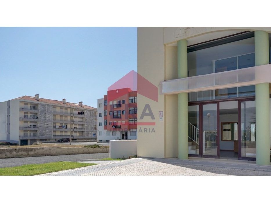 Loja com 127m2 de área total para venda em Peniche