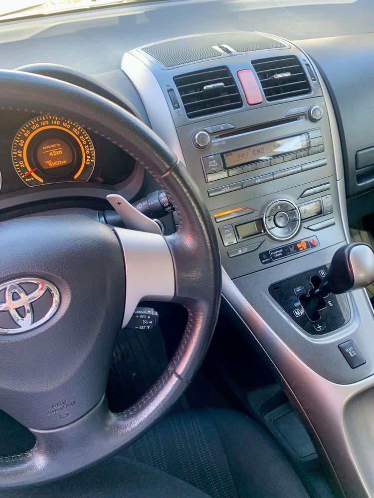 Toyota Auris продаж