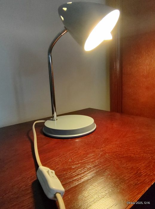 Lampa biurkowa Retro na gęsiej szyi – styl i klimat dawnych lat!