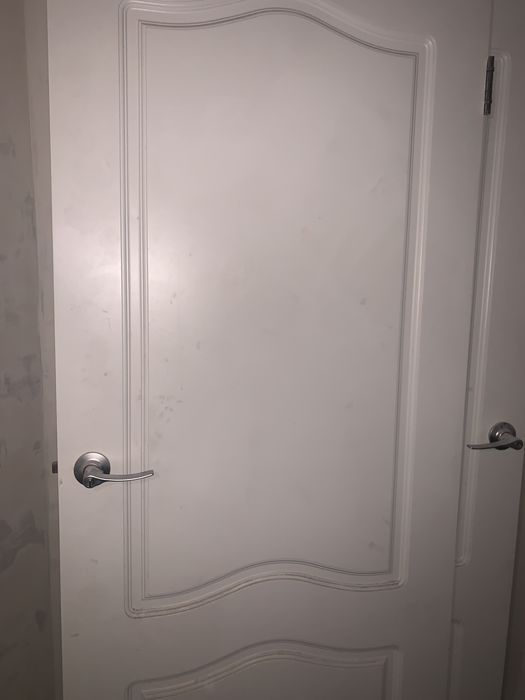 Двері білі деревʼяні