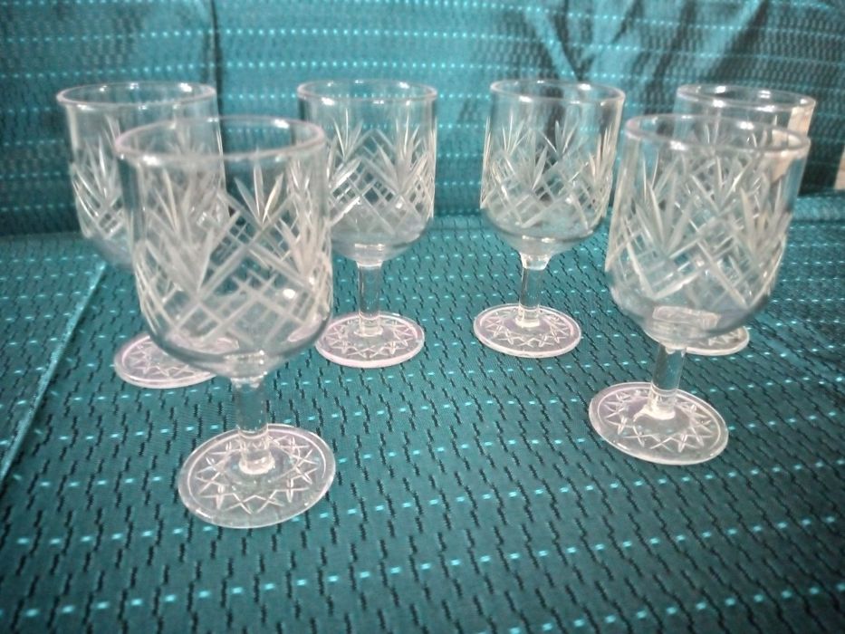 Фужери і рюмки, лотос