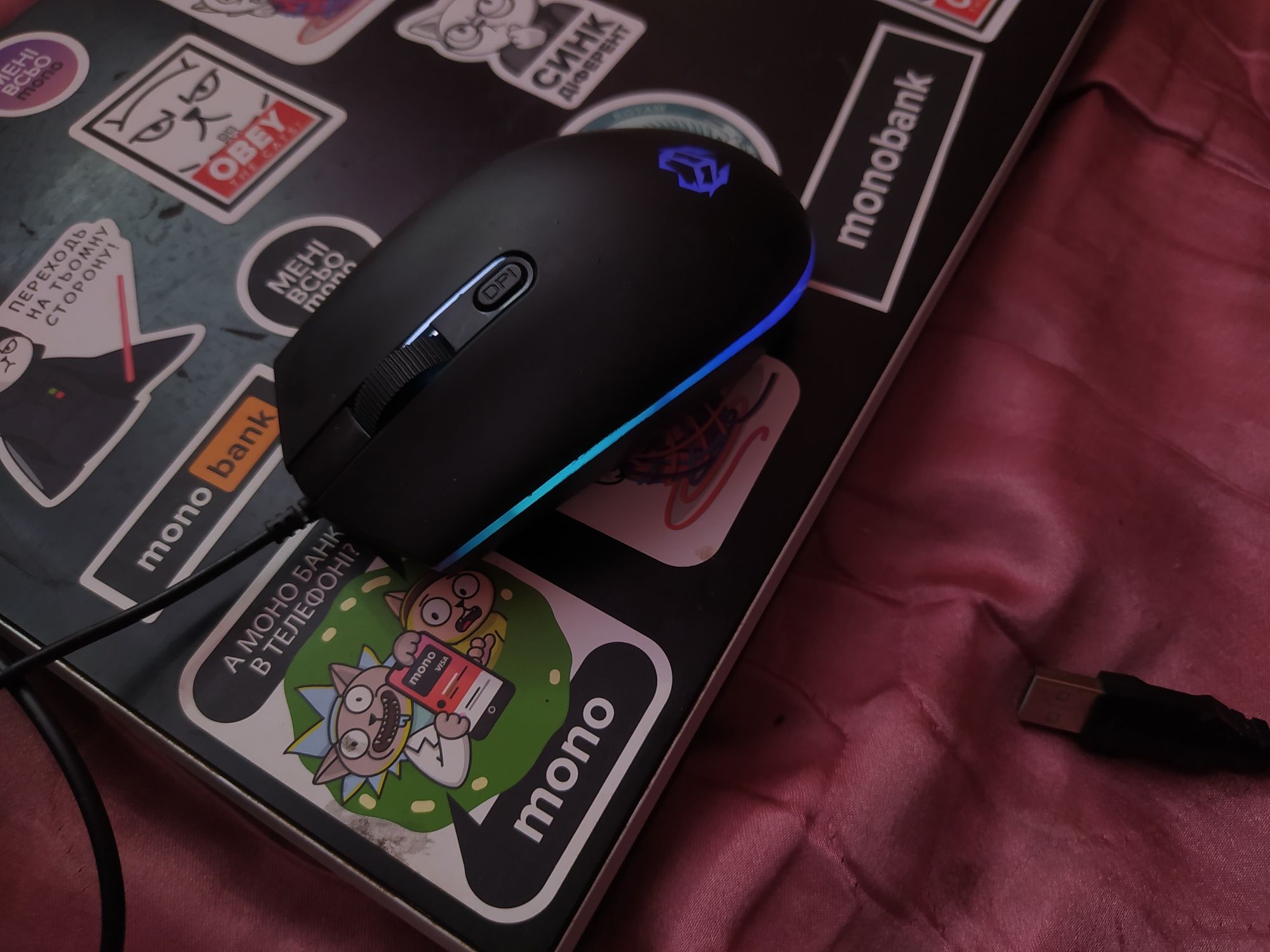 Ноутбук SAMSUNG с мышкой и клавиатурой и наушниками