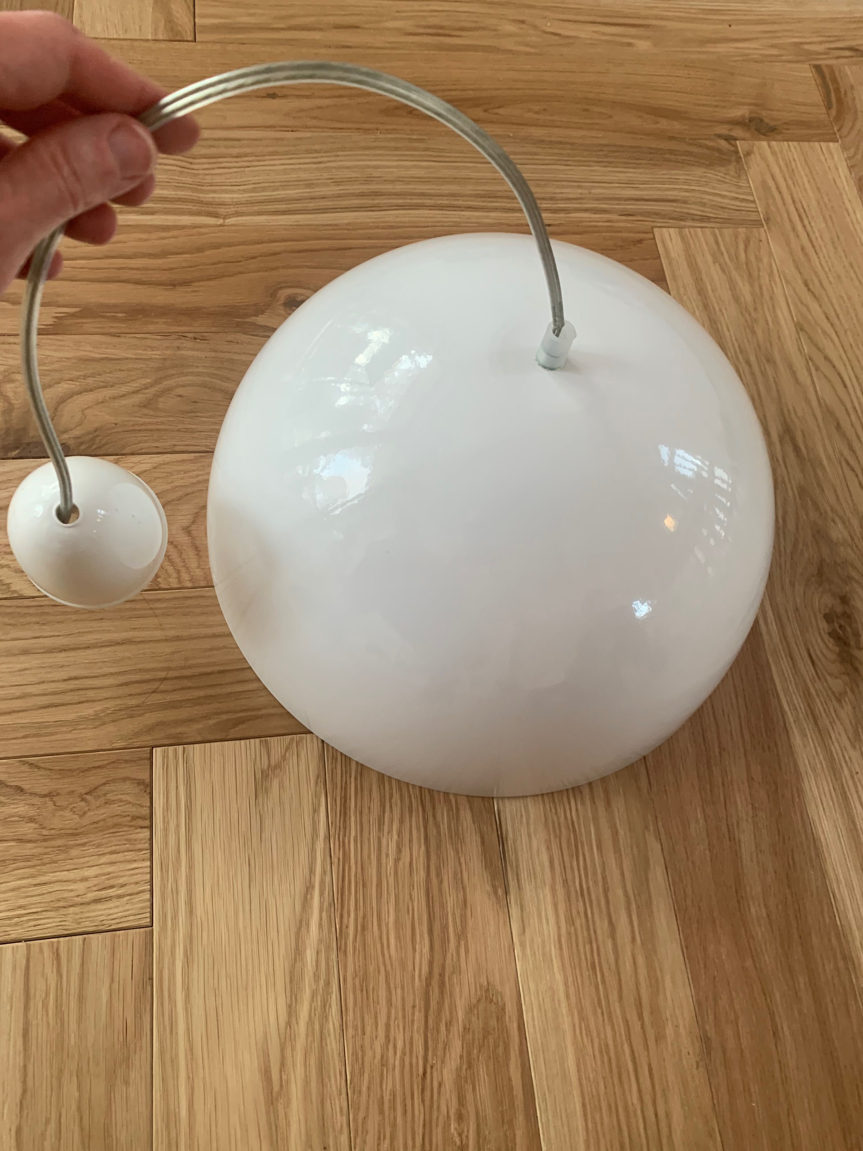 Lampa wisząca biała z zielonym środkiem