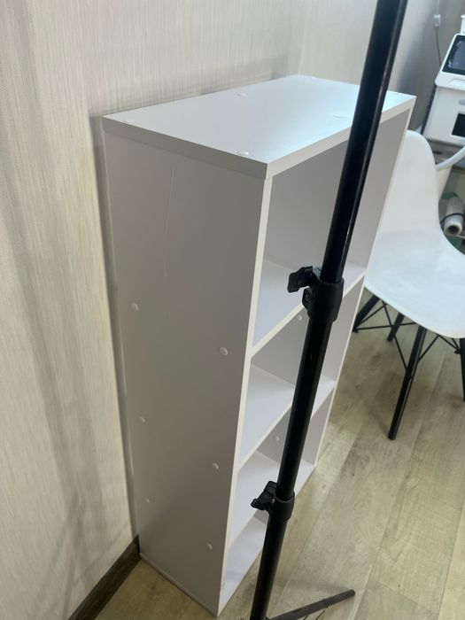 Стелаж білий невеликий