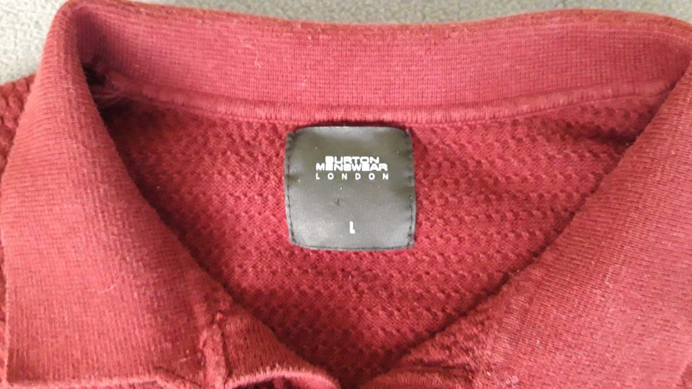 Lekki czerwony sweter z kołnierzem