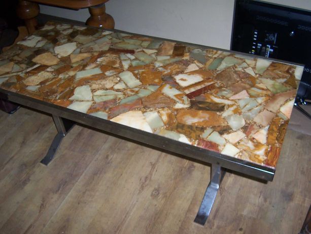 Stół z blatem kamiennym