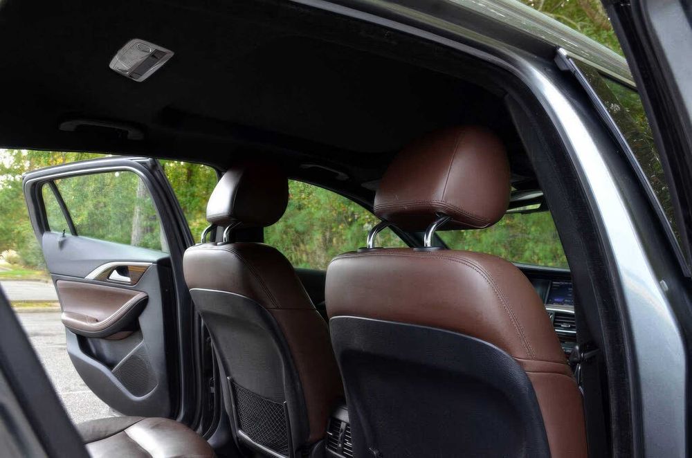 INFINITI QX30 Premium      2017