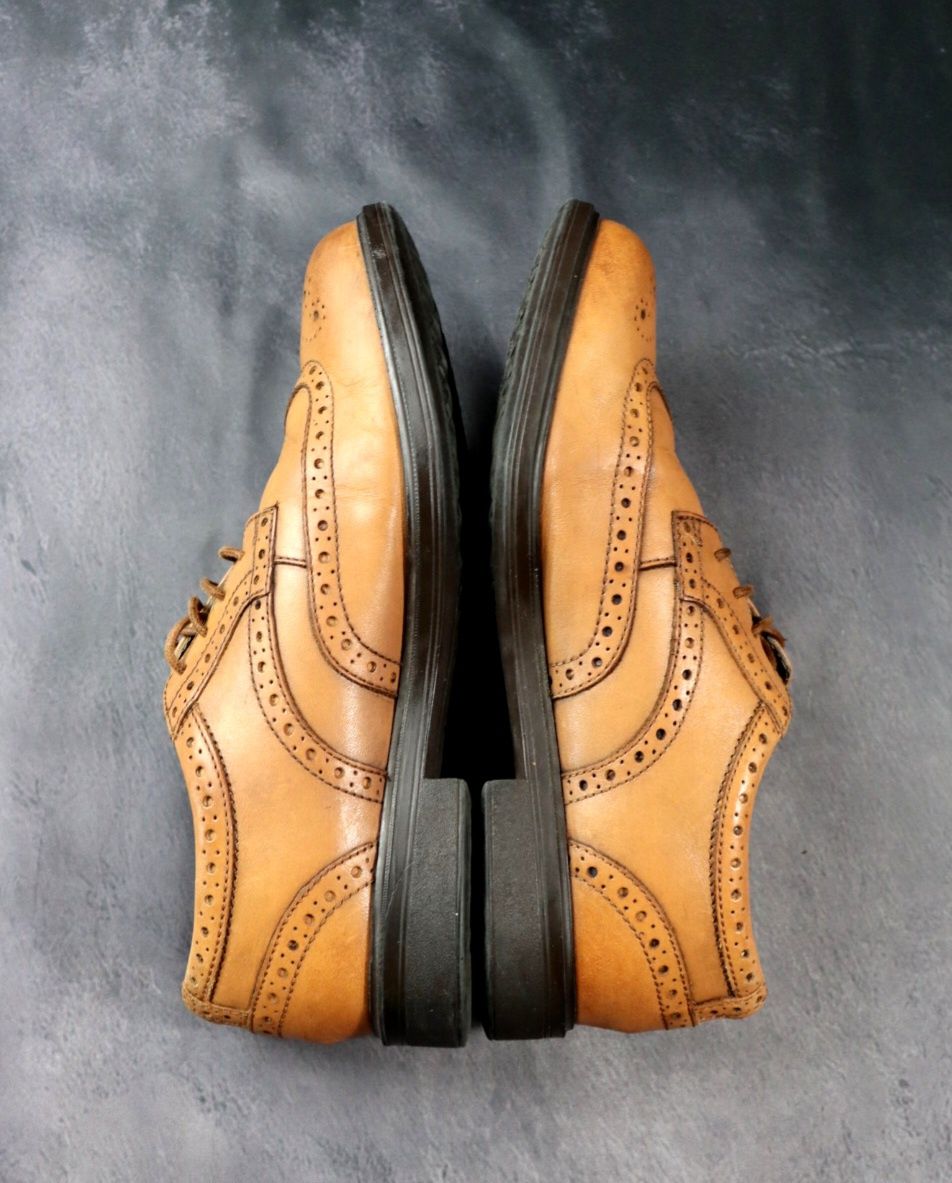 Klasyczne brogsy skórzane Clarks rozmiar 39,5 z ażurowym wzorem