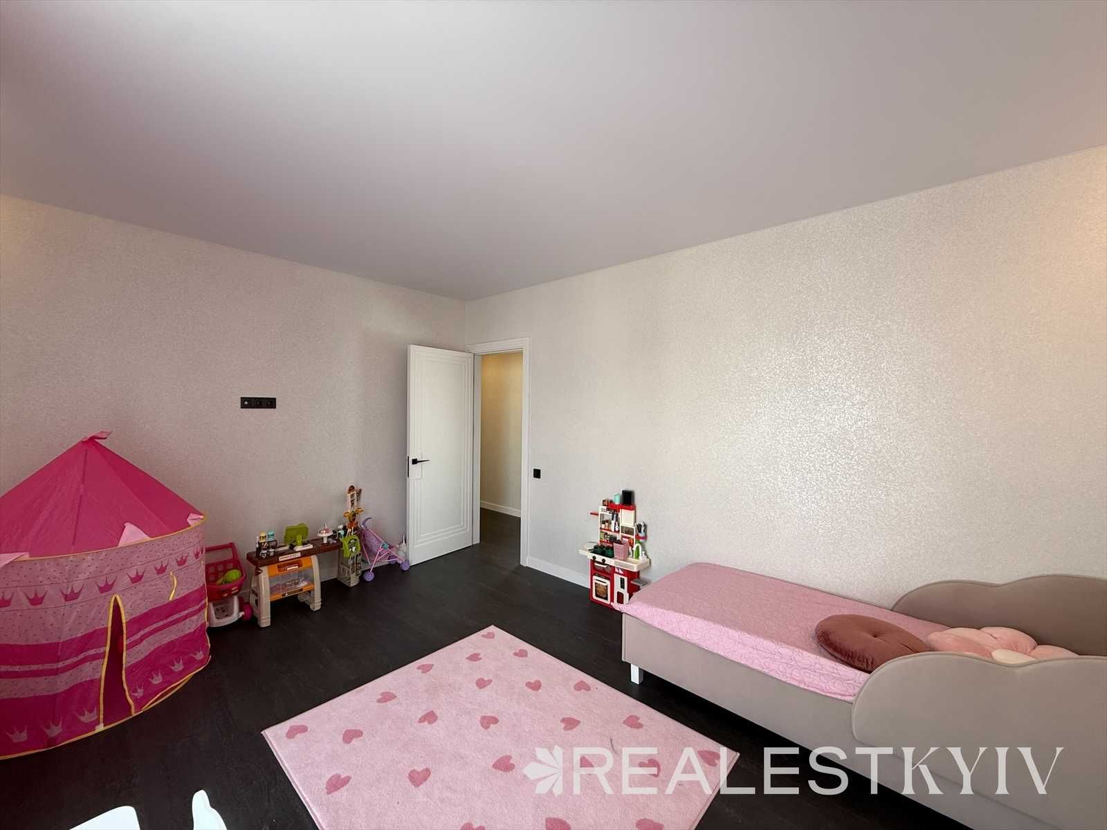 Сучасний будинок з ремонтом і меблями на Осокорках (Osokor Residence)