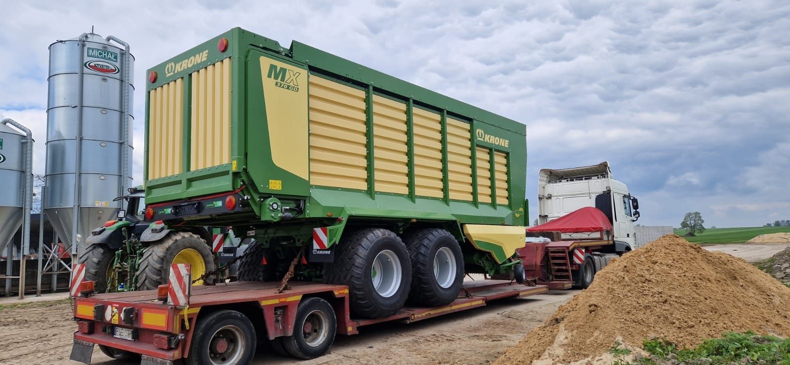 FABRYCZNIE NOWA Przyczepa samozbierająca Krone MX 370GD