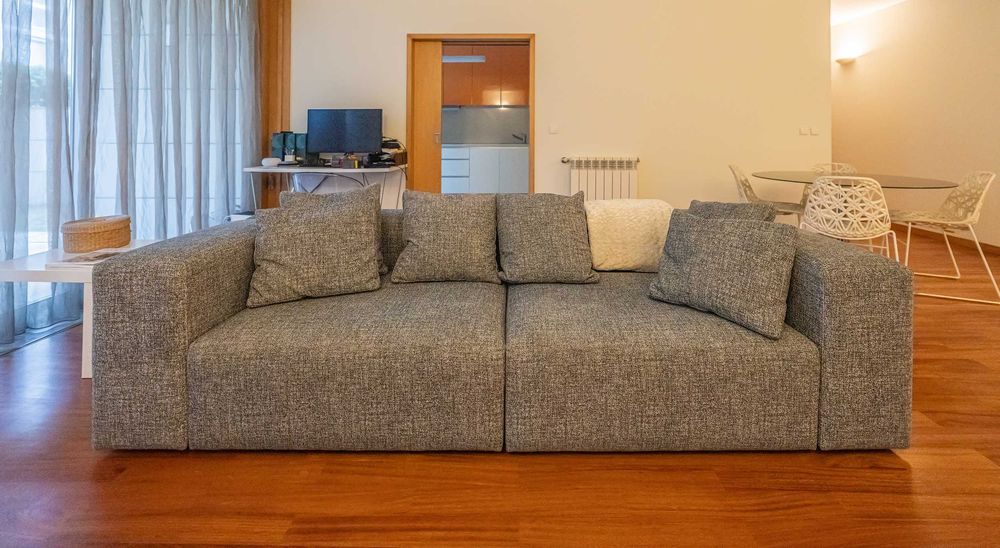Sofá cinzento moderno e confortável – 4 lugares - 2,5m de largura
