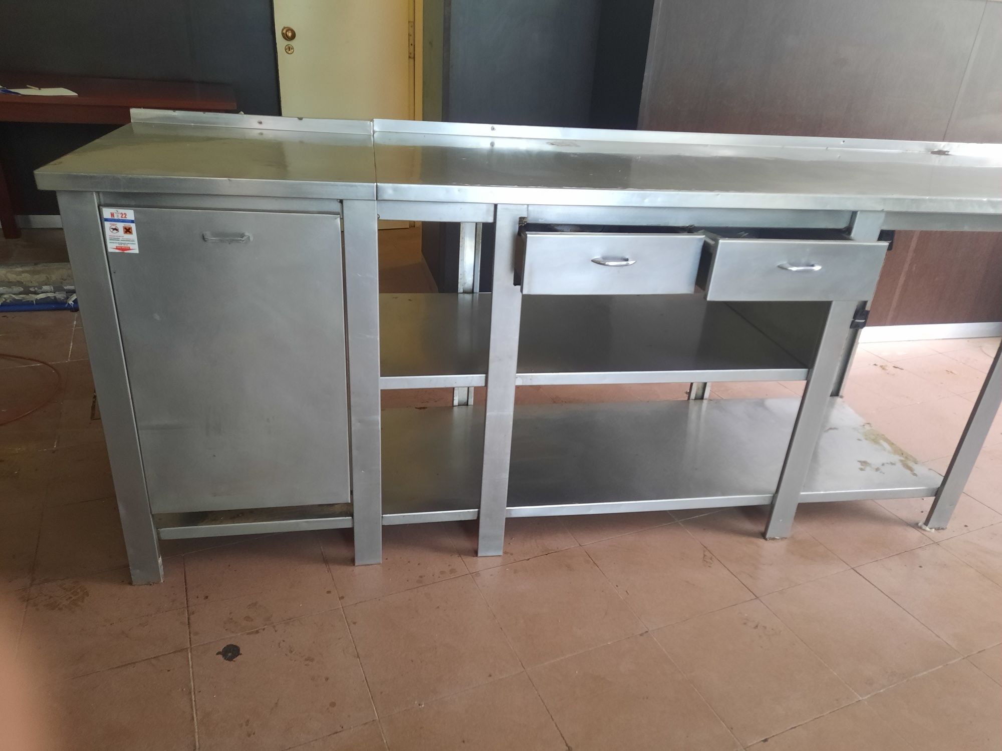 Mesa inoxe tulha gavetas e parteleira