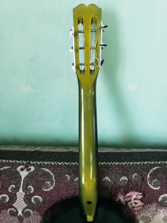 Гітара 6 струнна зроблено в Україні, 08/04/99.рік випуску.