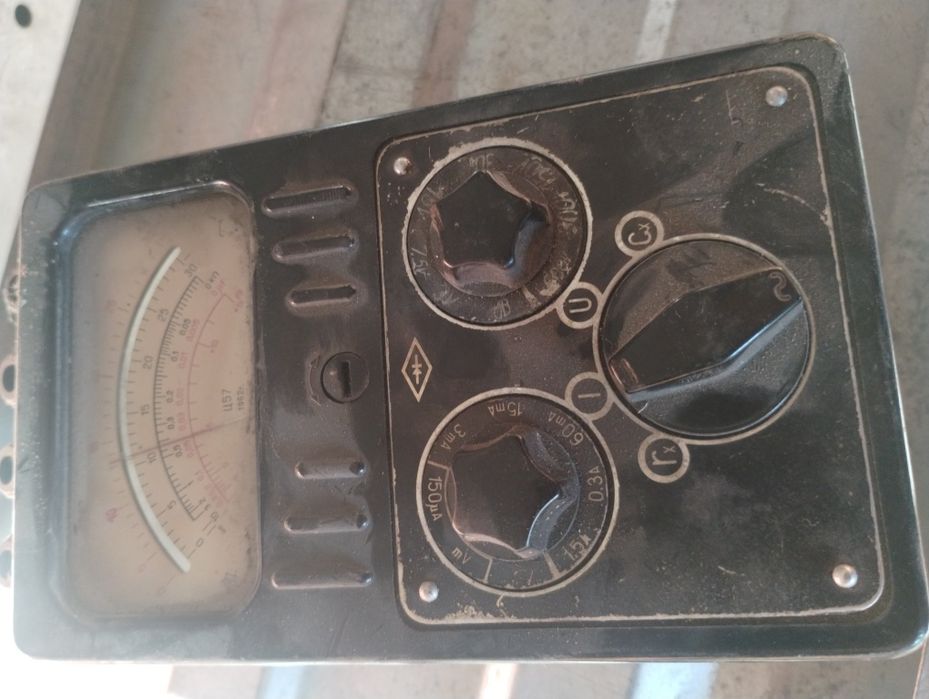 Megaomomierz IMI - 411 miernik izolacji Era 1000V  1962r