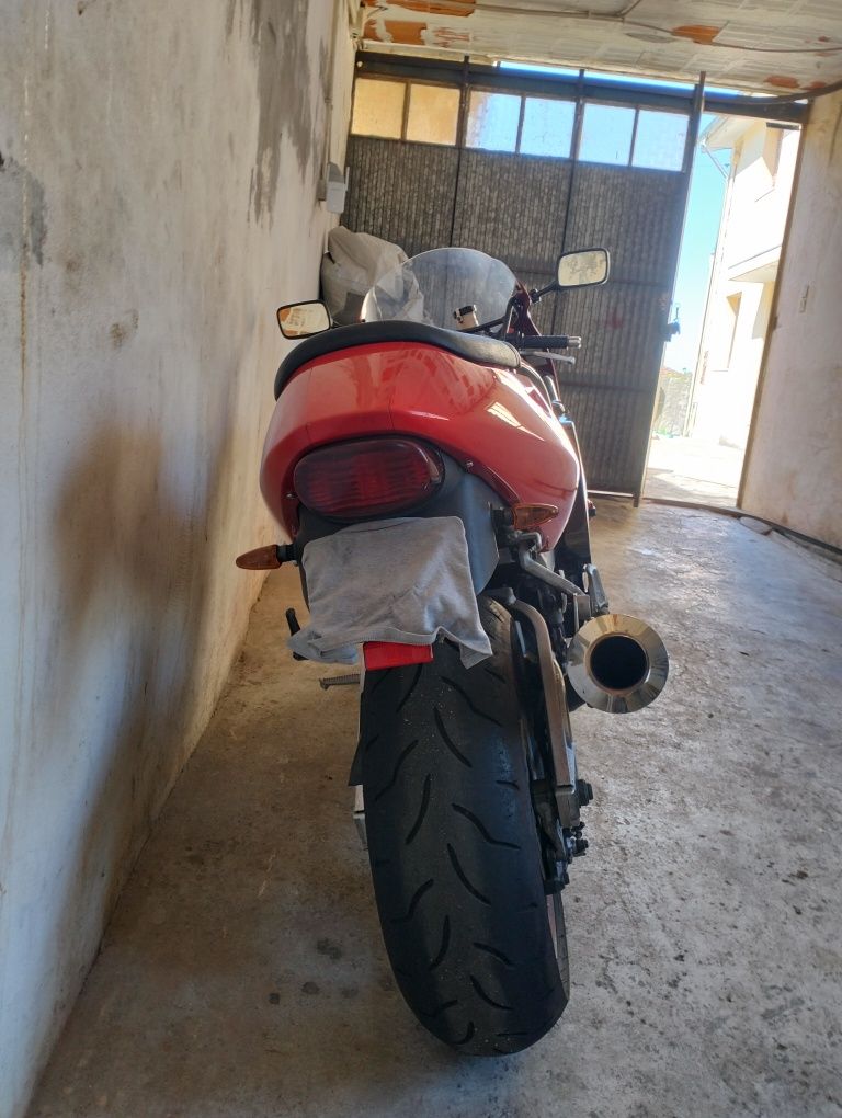 Suzuki GSXR 750.
