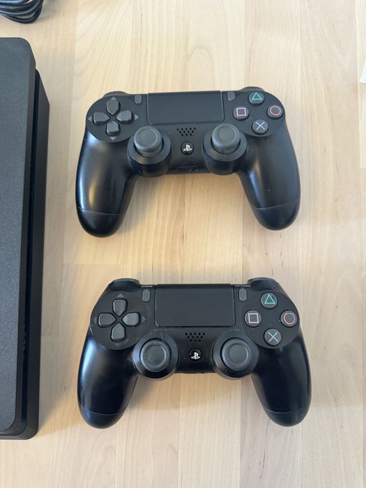 PS4 + duas comandas