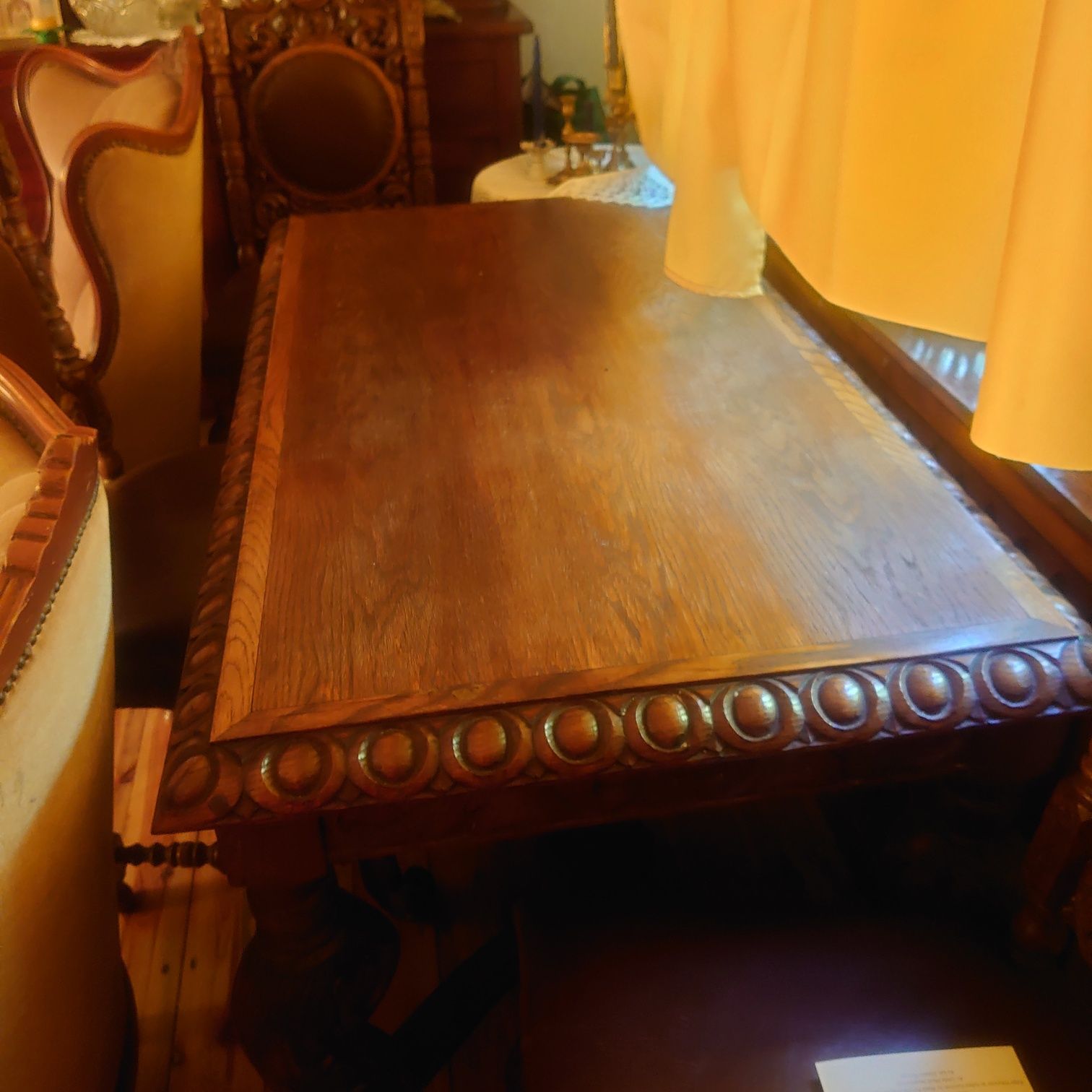 Krzesła i stół w stylu gdańskim