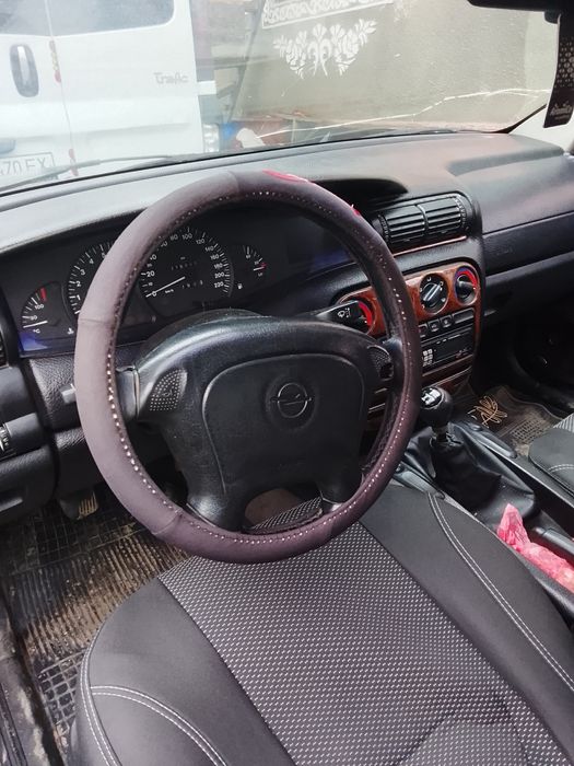 Опель Омега б 2.0