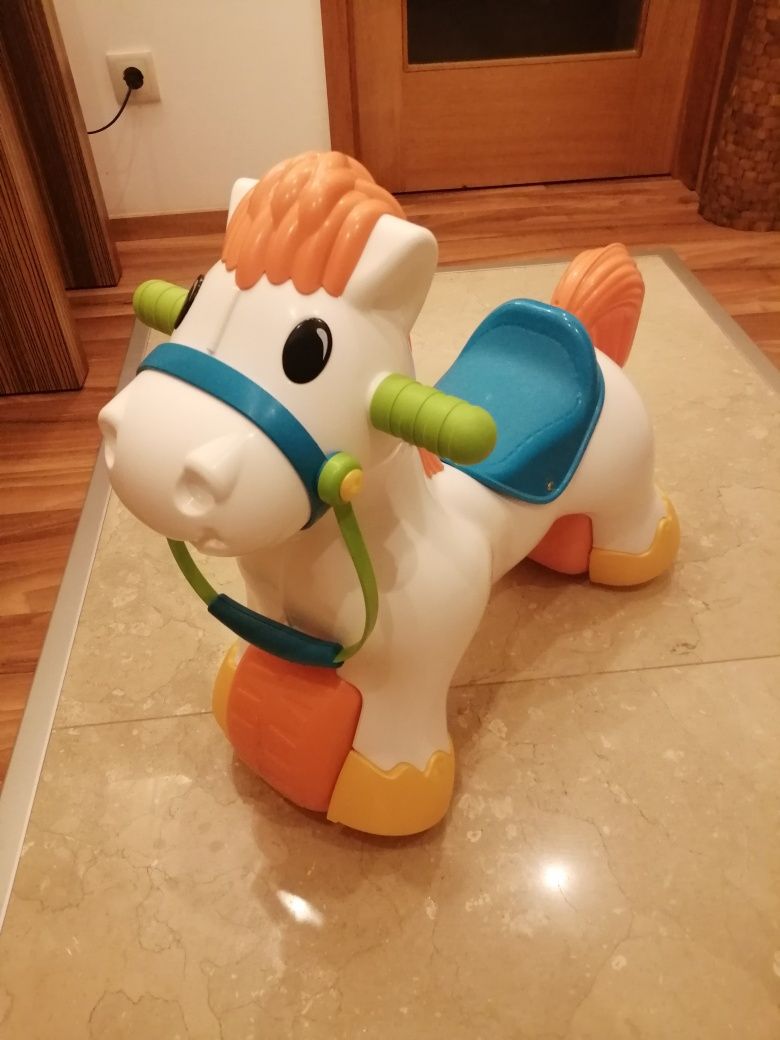 Cavalinho de baloiço e com rodas