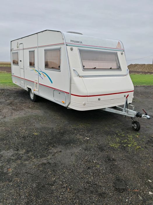 Frankia 560  Frankia 560 + przedsionek + ciepła woda + 12v