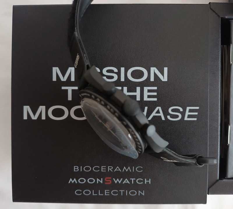 Swatch x Omega Bioceramic Moonswatch Mission To Moonphase Snoopy Black