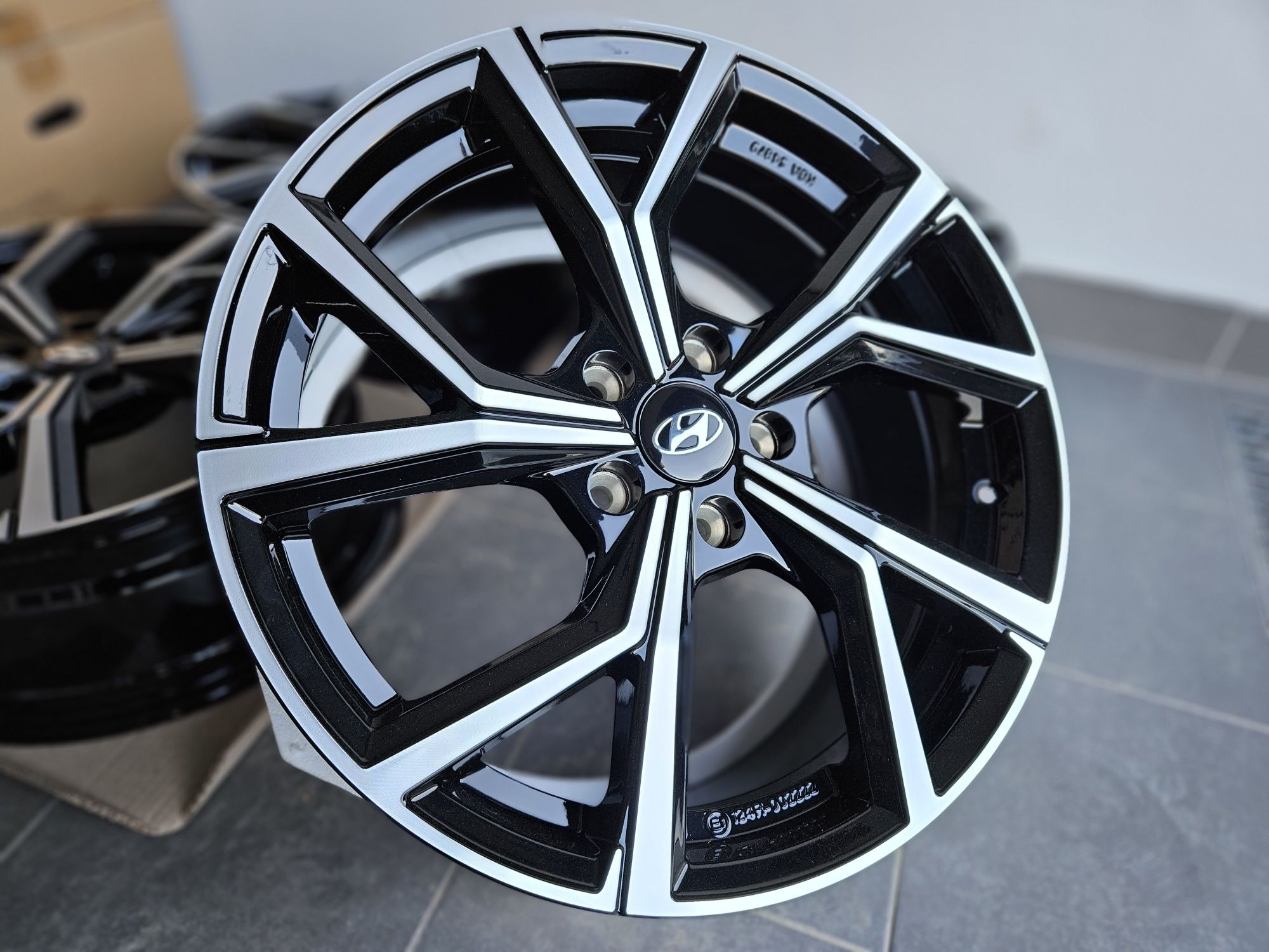 Hyundai 16 " Nowe 5x114,3 Felgi i30 ix20 Elantra Czarne