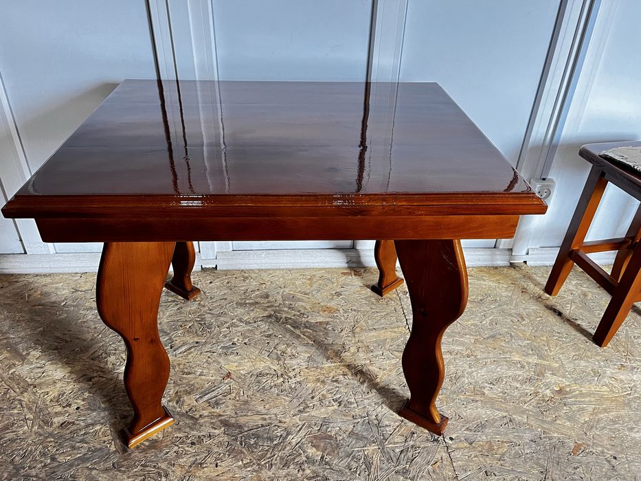 Журналний столик деревʼяний