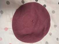 Damski beret z antenką.