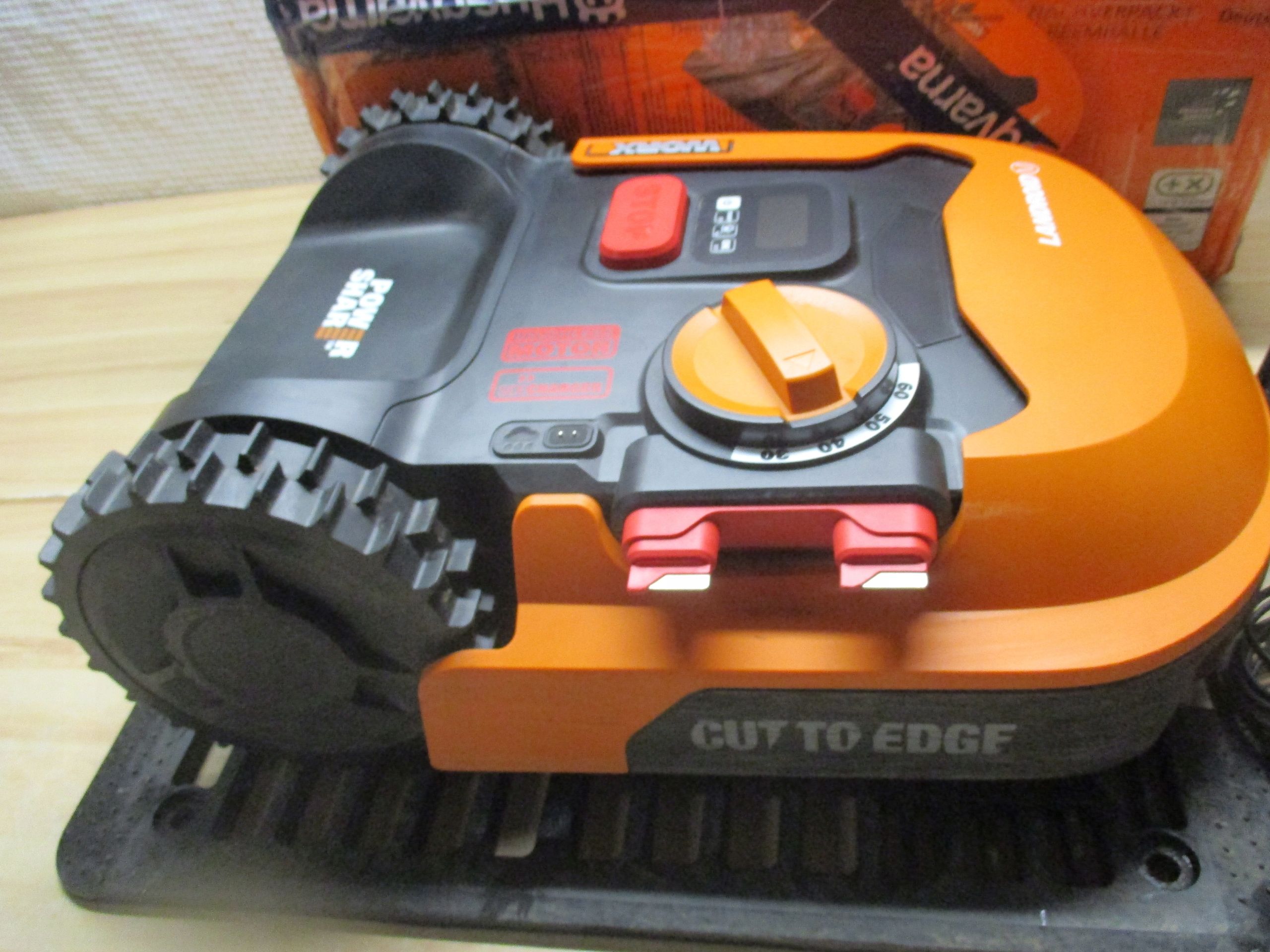 Robot koszący Worx M500 Wr141e szer. koszenia 18 cm