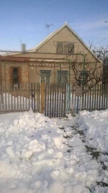 Дом из белого кирпича.