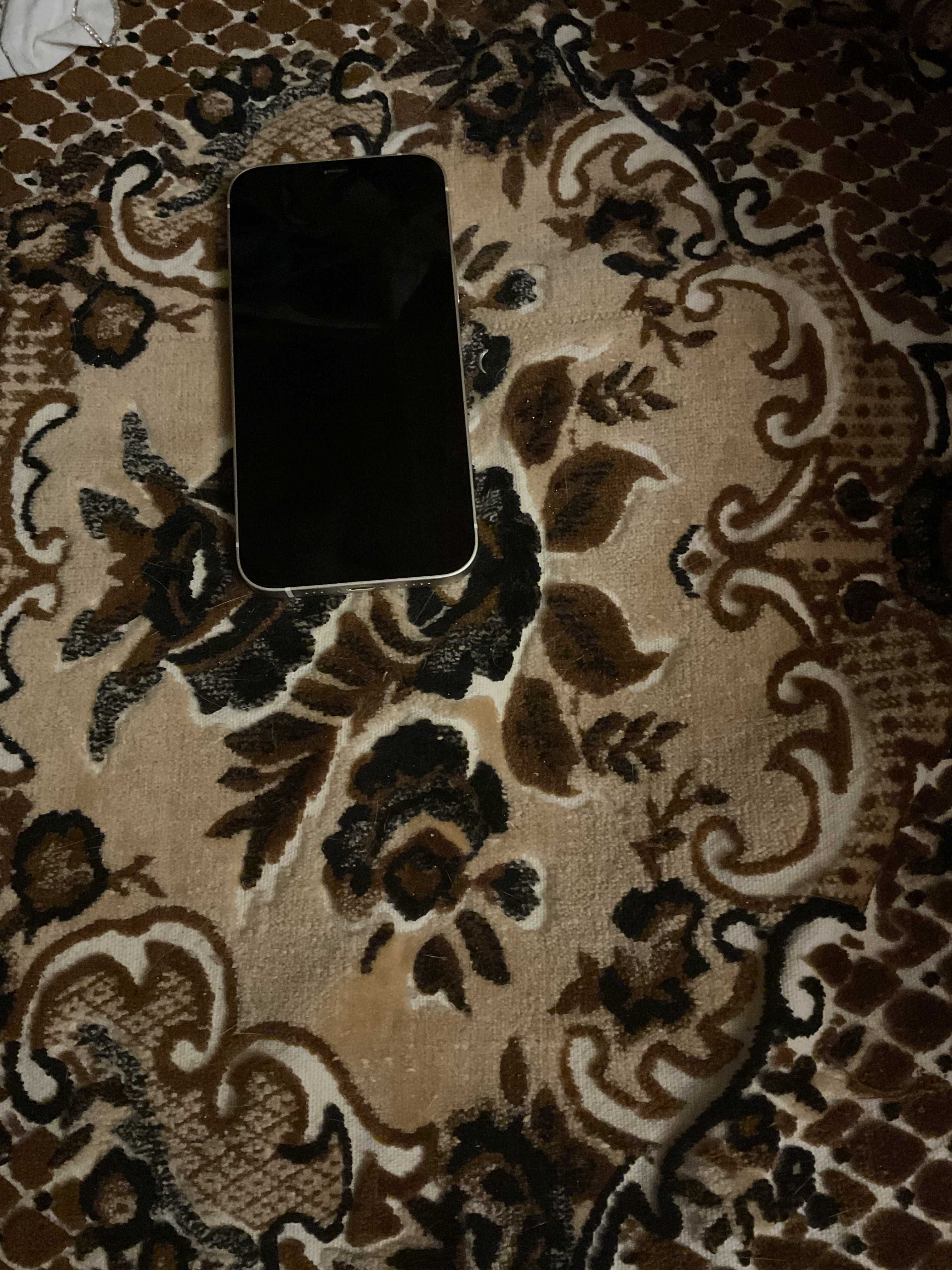 продам Iphone 12/64 (R-sim)