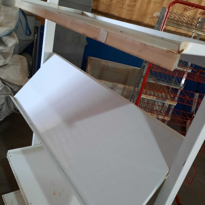 Estante - expositora metalica para loja comercial.