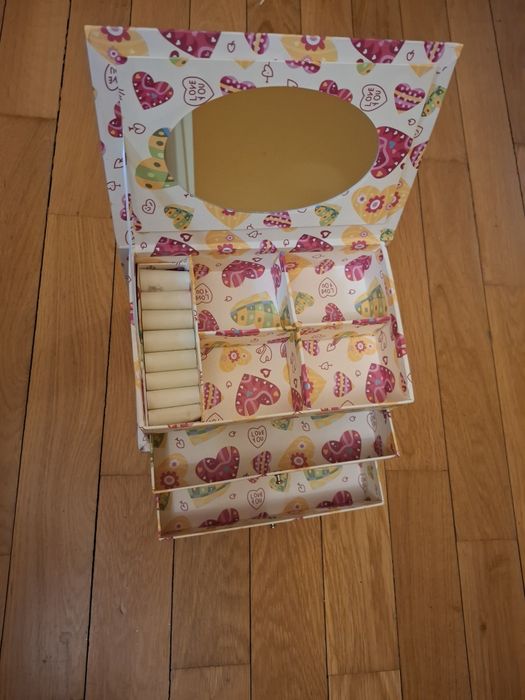 Szkatułka do biżuterii