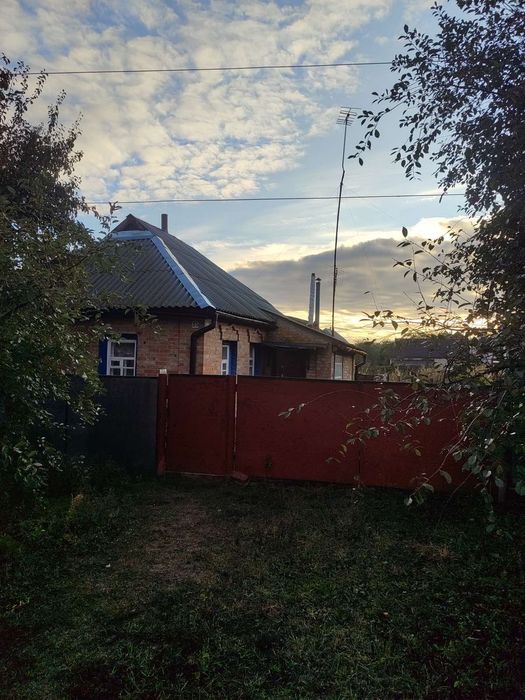 Продам будинок біля гімназії 1.   0 9 5 3901053