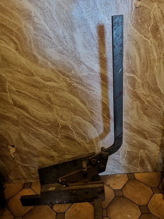 Nożyce ręczne gilotynowe do blachy stacjonarne. Antyczne