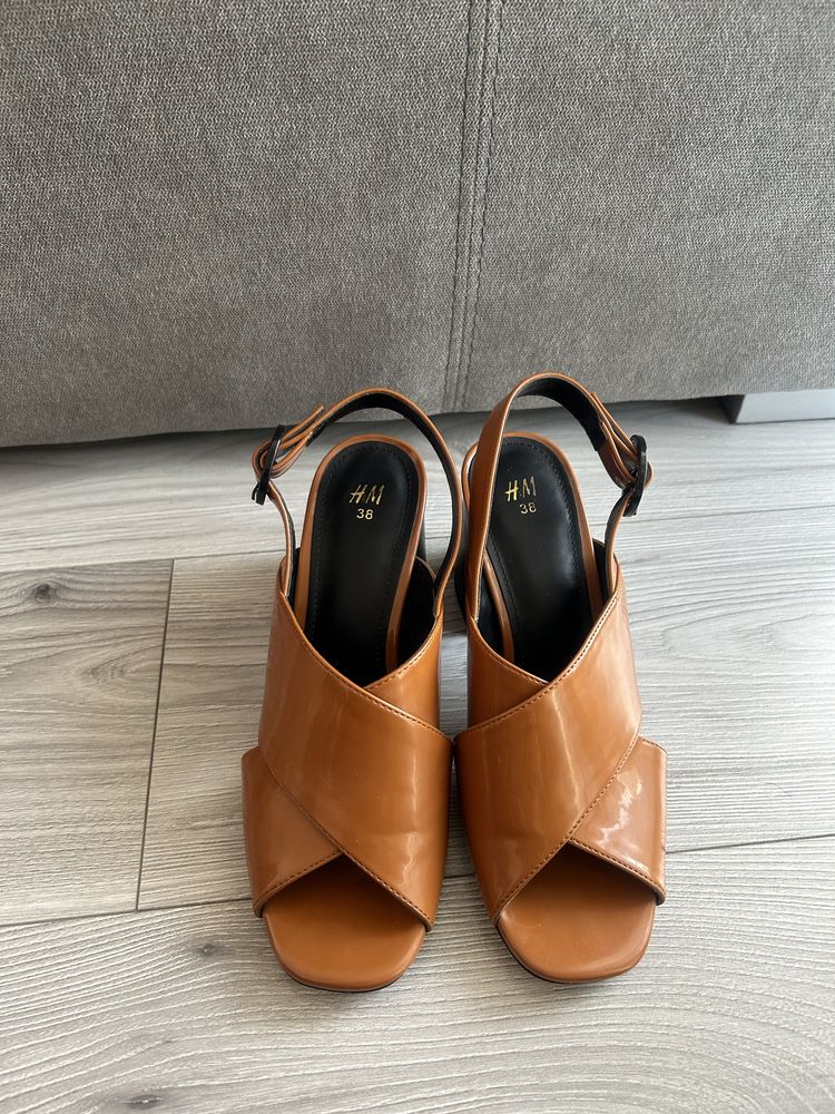 Lakierowane buty vintage sandały h&m koniakowy brąz 38