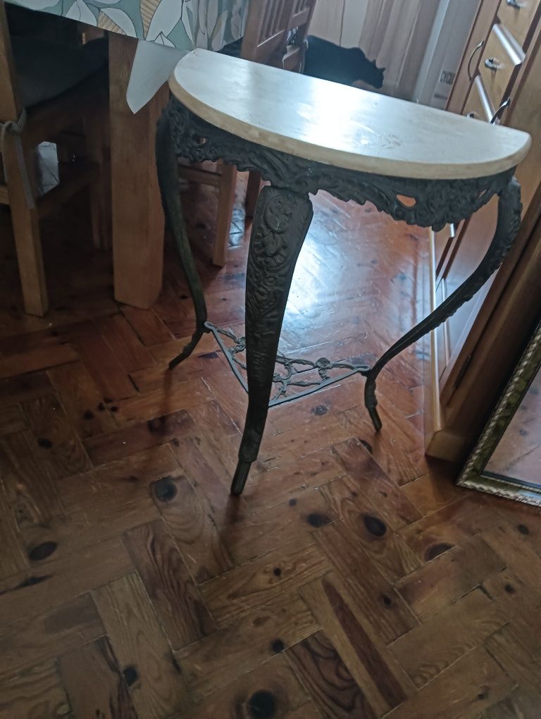 Mesa e espelho em segunda mão