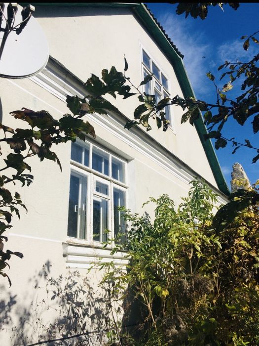 Продам будинок на березі водосховища з власним виходом на бурег.