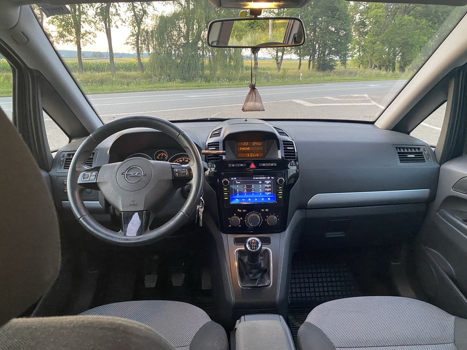 Opel Zafira b 2.2 бензин