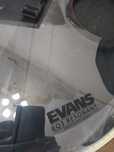 Продам пластік EVANS EQ 3 22"