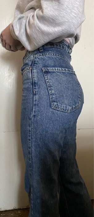 Джинси розкльошонні