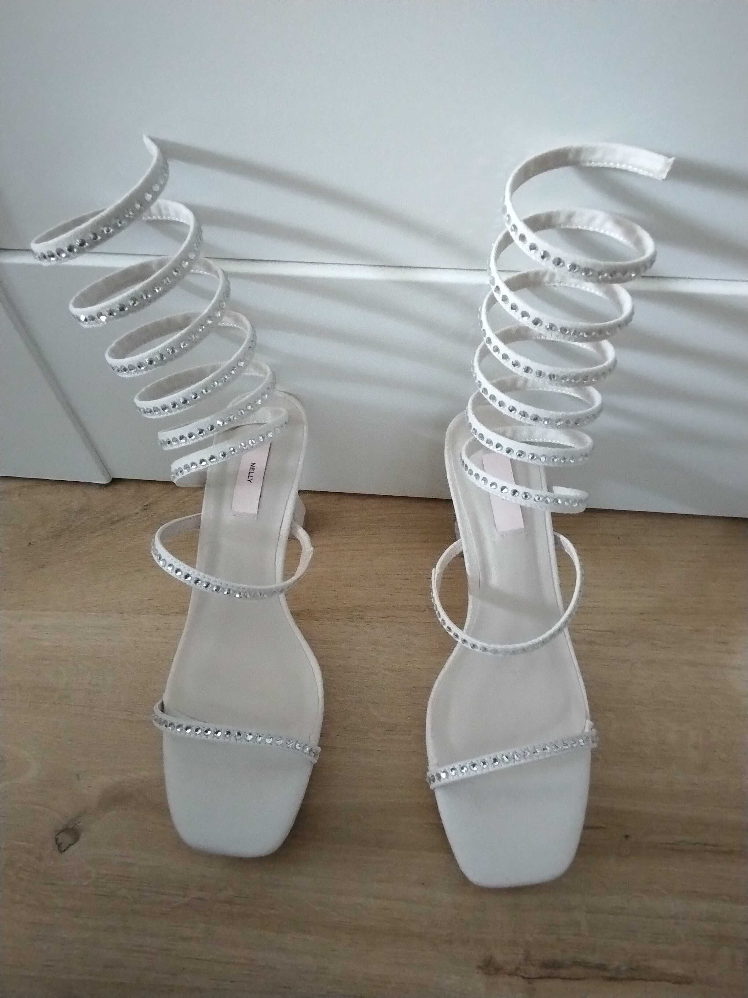 Buty na  obcasie platformowym