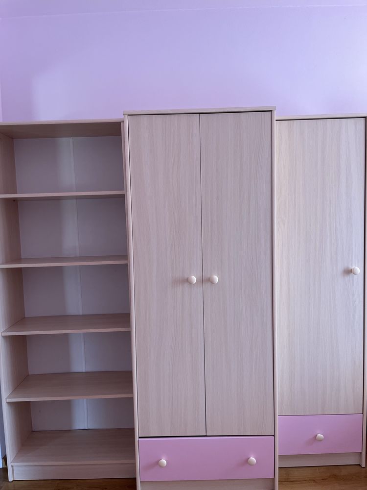 Komplet mebli do pokoju dziecięcego