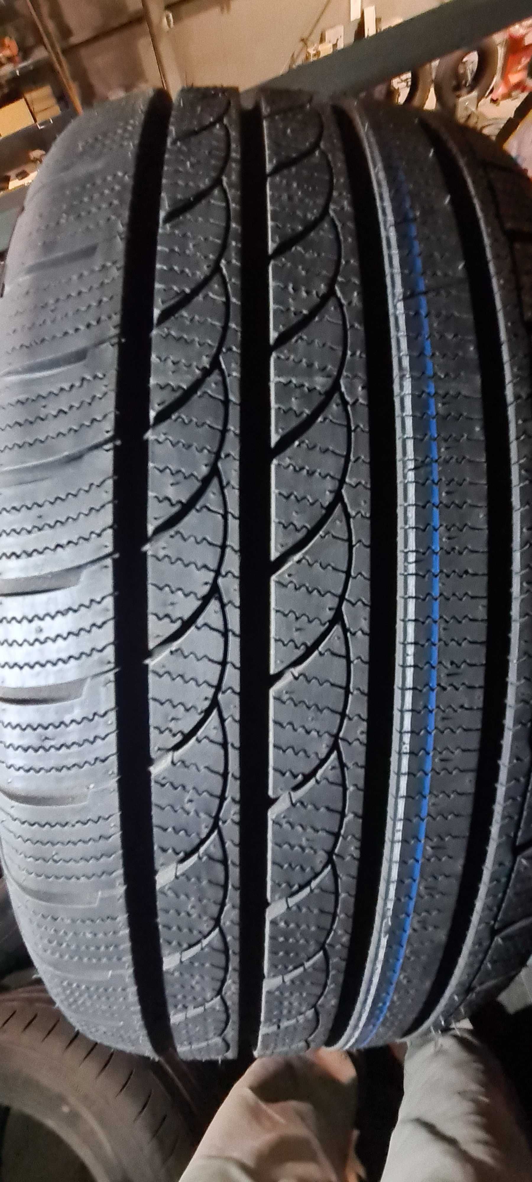 Opony 235/55R17 TracMax NOWE ZIMA *S