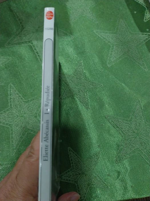 La Répudiée. Portes incluídos